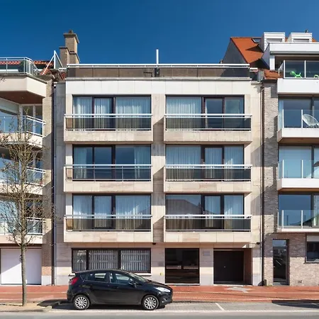 Penthouse With 2 Very Large Terraces South Facing Overlooking Zegemeer, Prime Location, Near The Sea, 2 Bedrooms, Free Garage شقة *